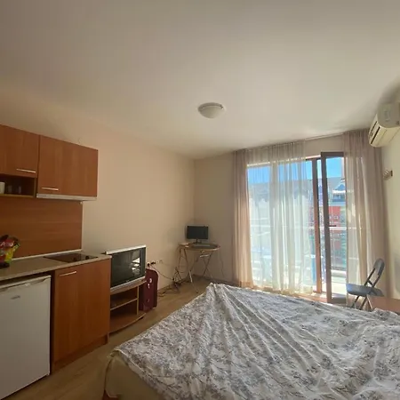 Studio In Amadeus Xi Apartment